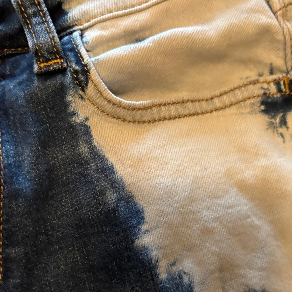 Arizona Jean Company Blue and White Denim Shorts - Picture 3 of 7
